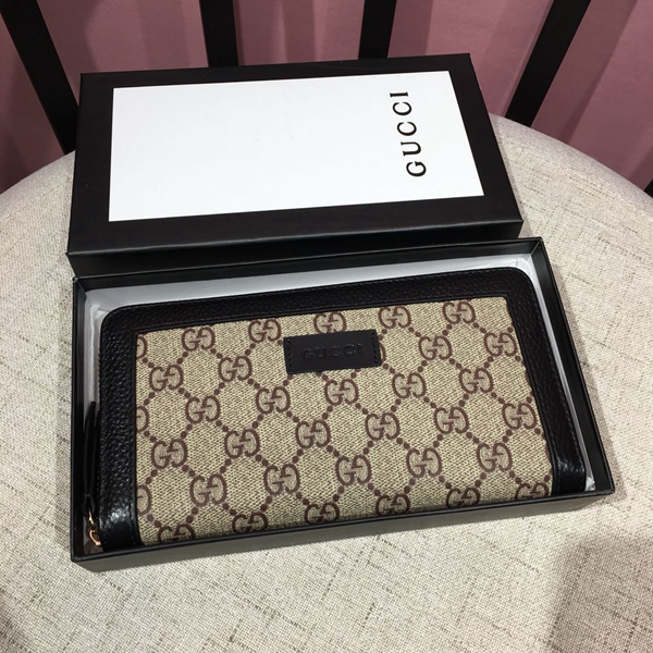 グッチ財布コピー着用イメージ